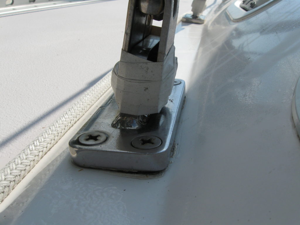 Chainplate flange on deck